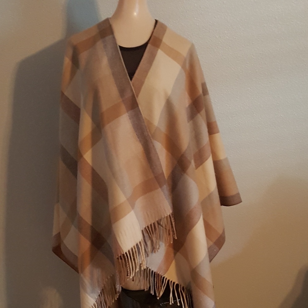 SALE ! V.FRAAS Plaid Wrap Poncho